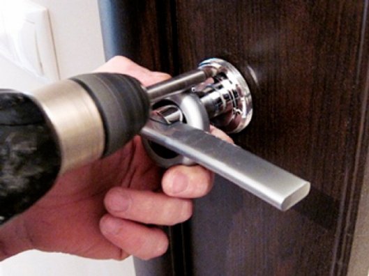 Как поменять дверную ручку на межкомнатной двери